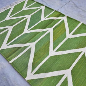 Tapis en coton tissé à la main, végétal naturel, teint en vert, rayé, tapis de prière, Dhurrie, indien naturel moderne, Dhurrie, tapisserie murale réversible