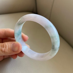 翡翠バングル 55.6 mm (2.19 翡翠バングル 55.6 mm (2.19