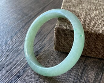 翡翠バングル 58.1 mm (2.29