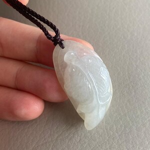 Fiskjadeitjadehänge, ljusgrönt, naturlig grad A-certifierad jade, burmesiska ädelstenar, smycken, halsband