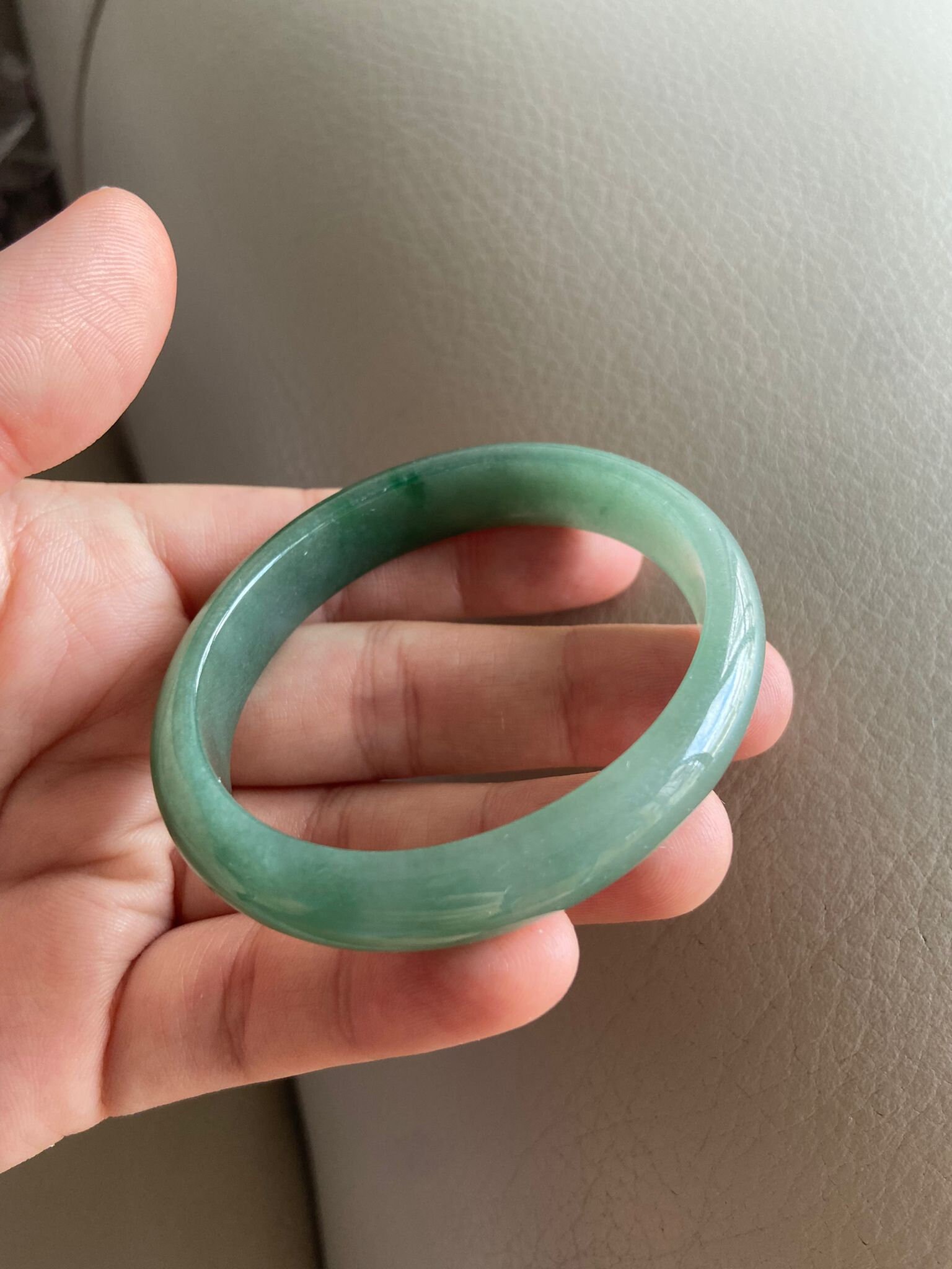 翡翠バングル 50.5 mm (1.99インチ)、オーバルシェイプ、ライト