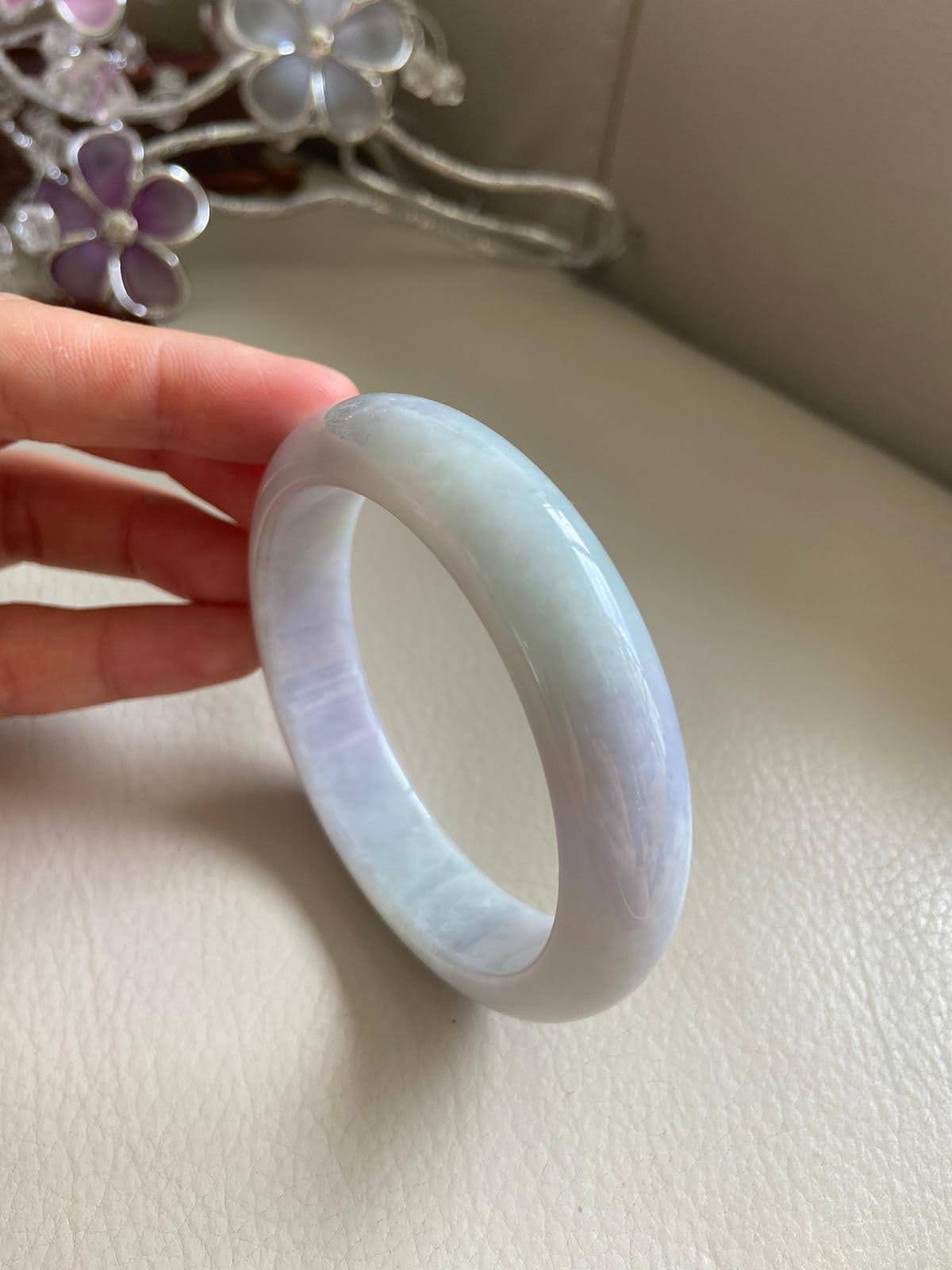 翡翠バングル 56.2 mm (2.21