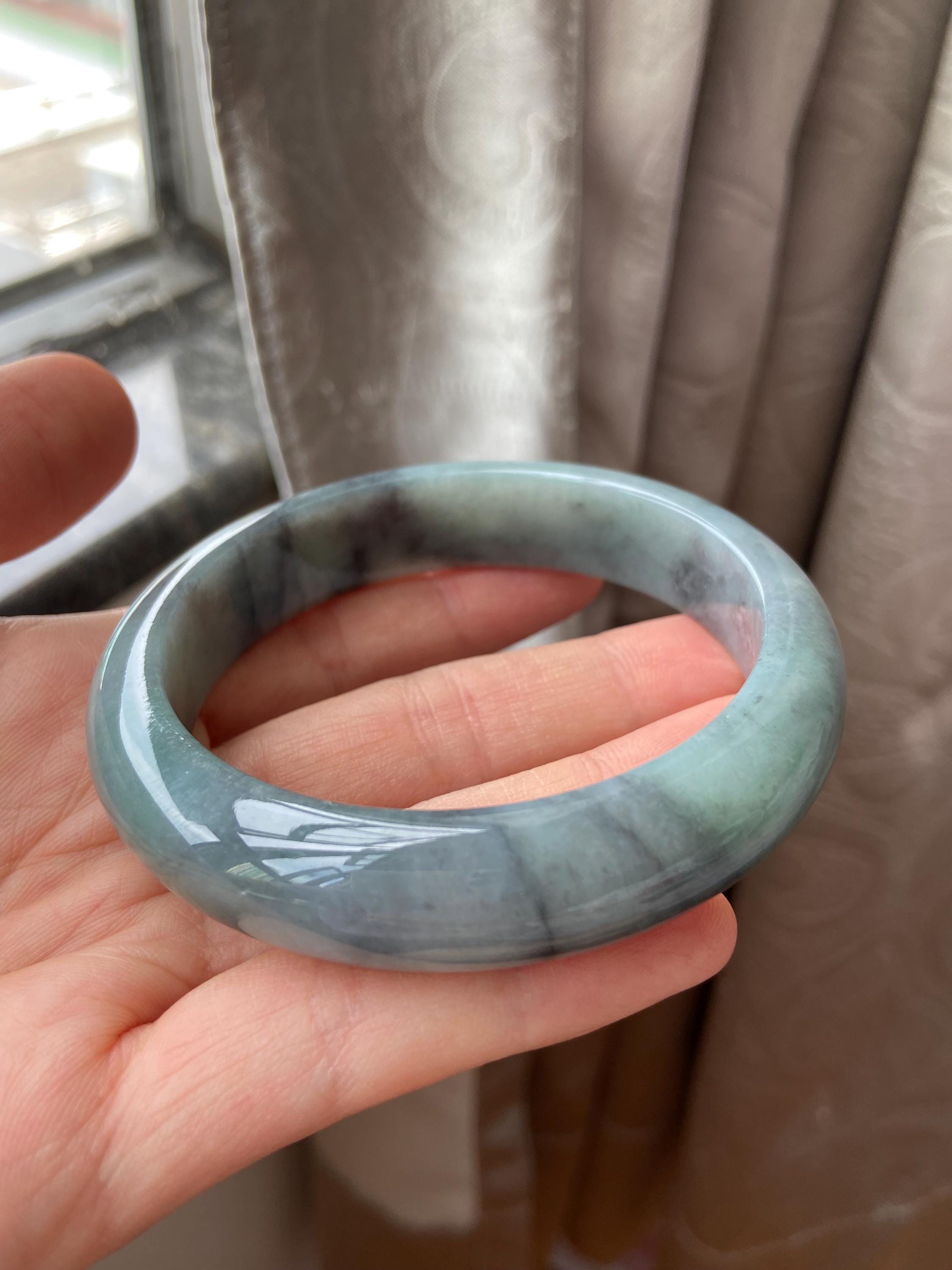 翡翠バングル 60.9 mm (2.40