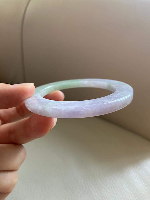 翡翠バングル 55.6 mm (2.19 翡翠バングル 55.6 mm (2.19