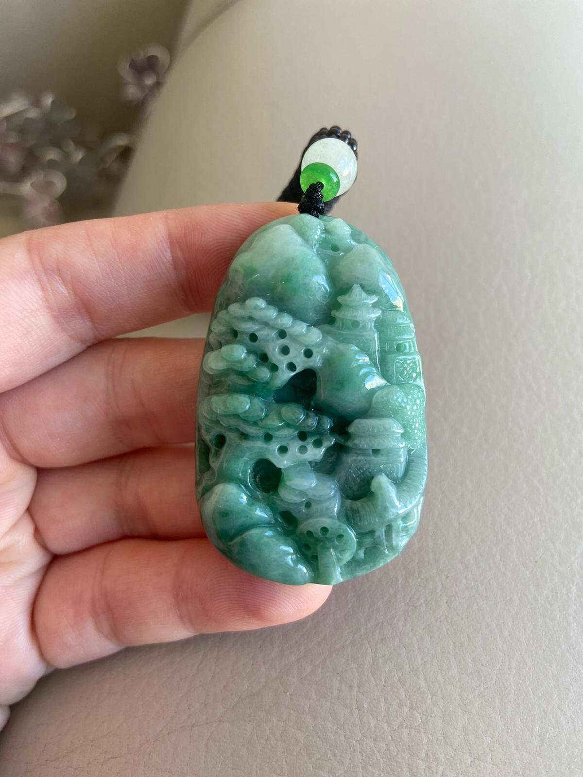 彫刻された風景翡翠ペンダント、中国風の風景、橋山木、天然