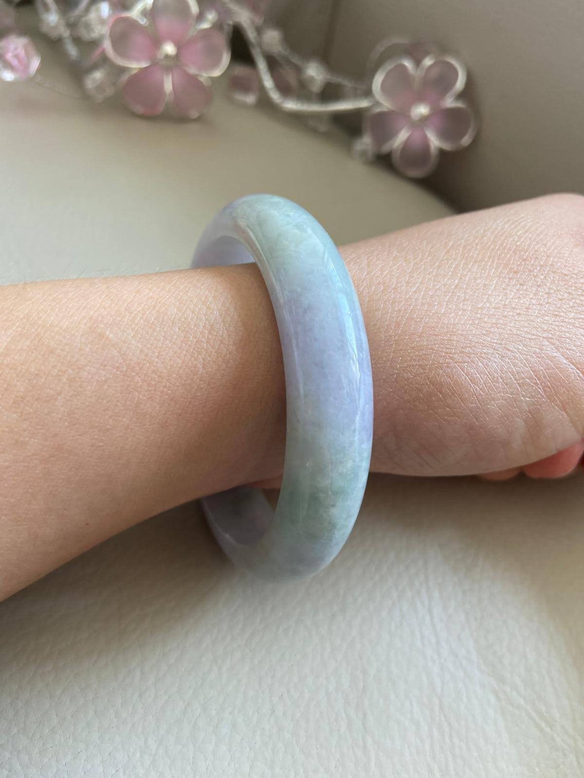 翡翠バングル 56.2 mm (2.21