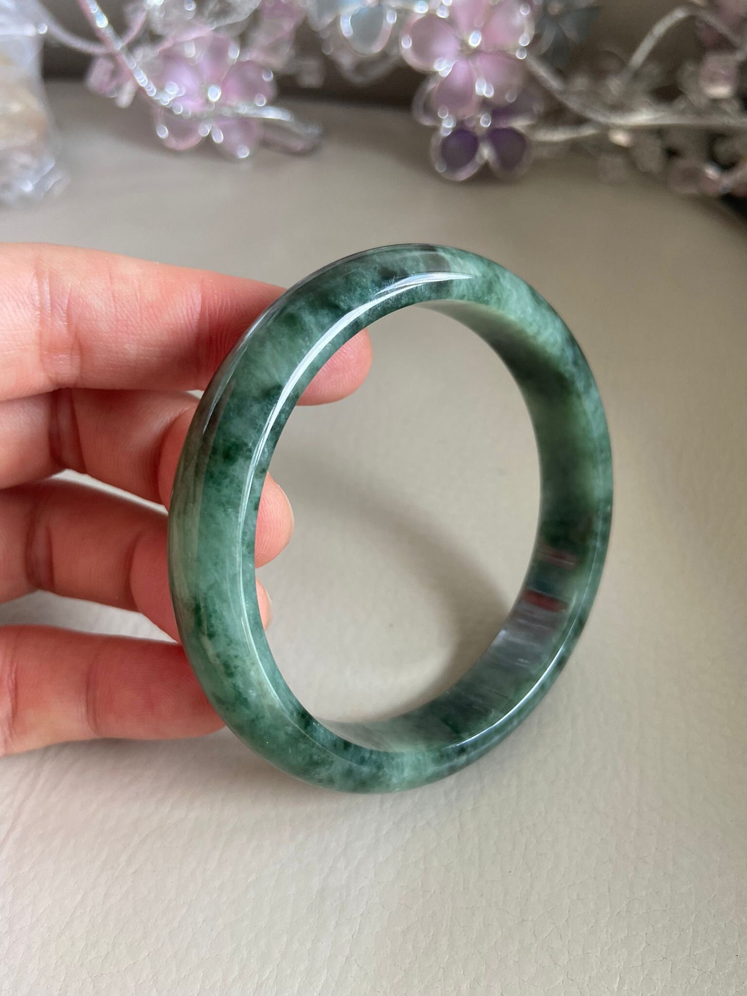 翡翠　バングル　淡いグリーン62 翡翠バングル 62.4 mm (2.46