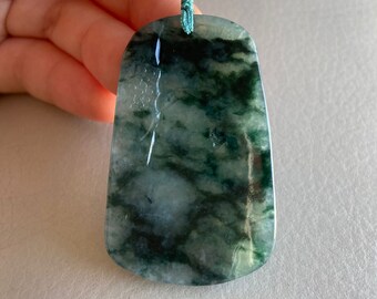 彫刻された風景ジェダイト翡翠ペンダント、グリーン、ブリッジ