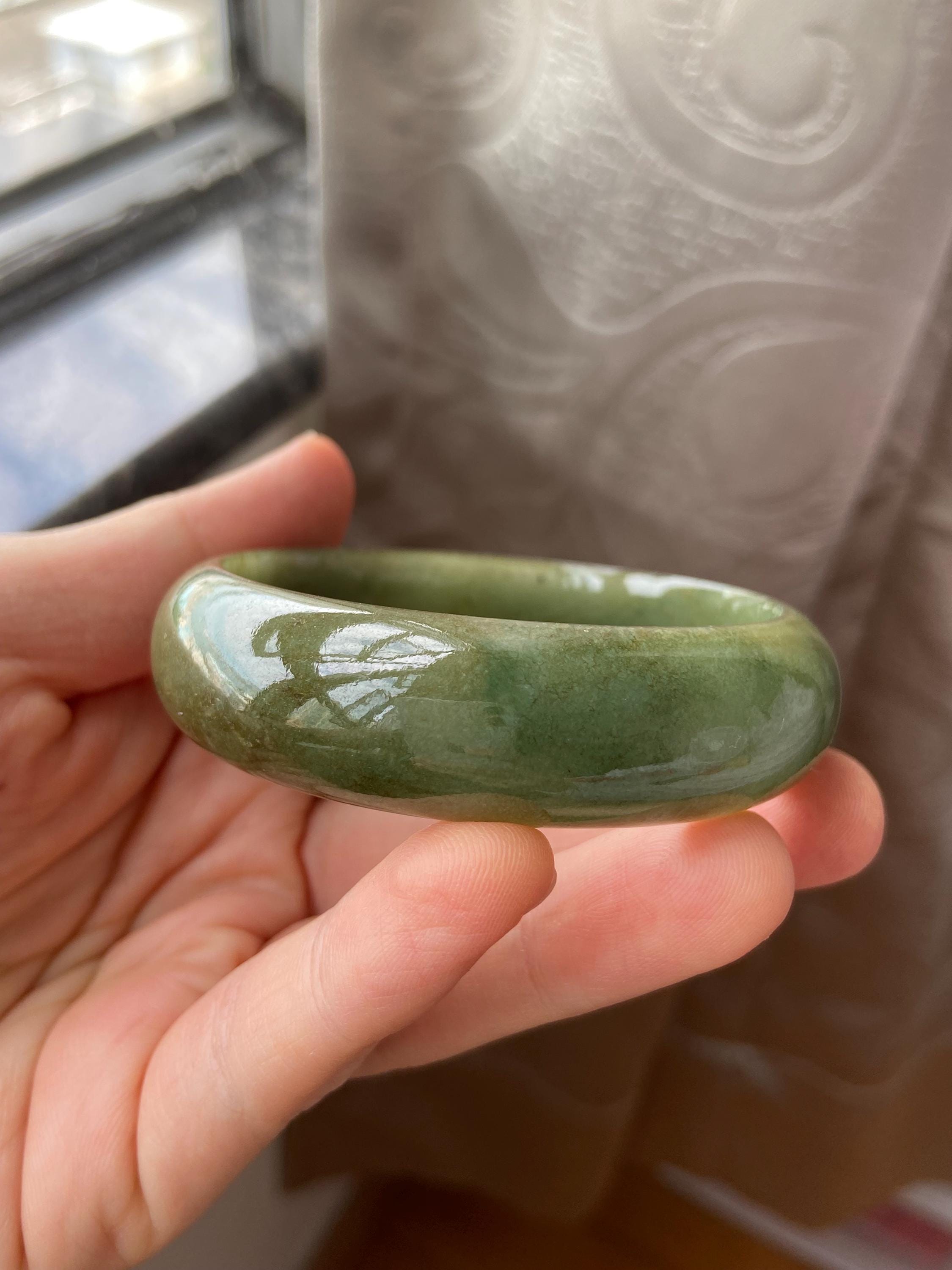 翡翠バングル 57.6 mm (2.27インチ)、ラウンドシェイプ、ライト