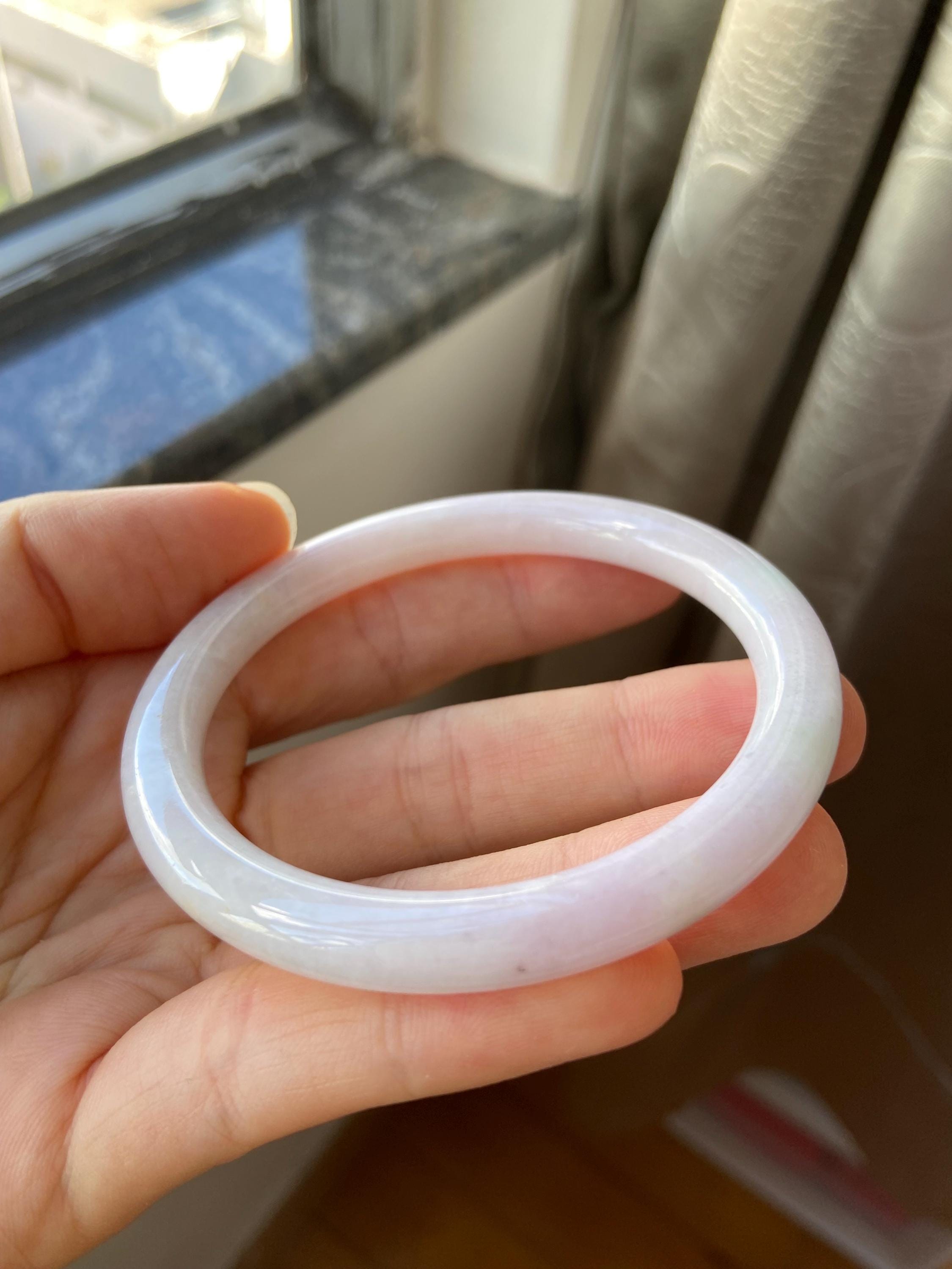 翡翠バングル 57.1 mm (2.25インチ)、ラウンドシェイプ、ライト