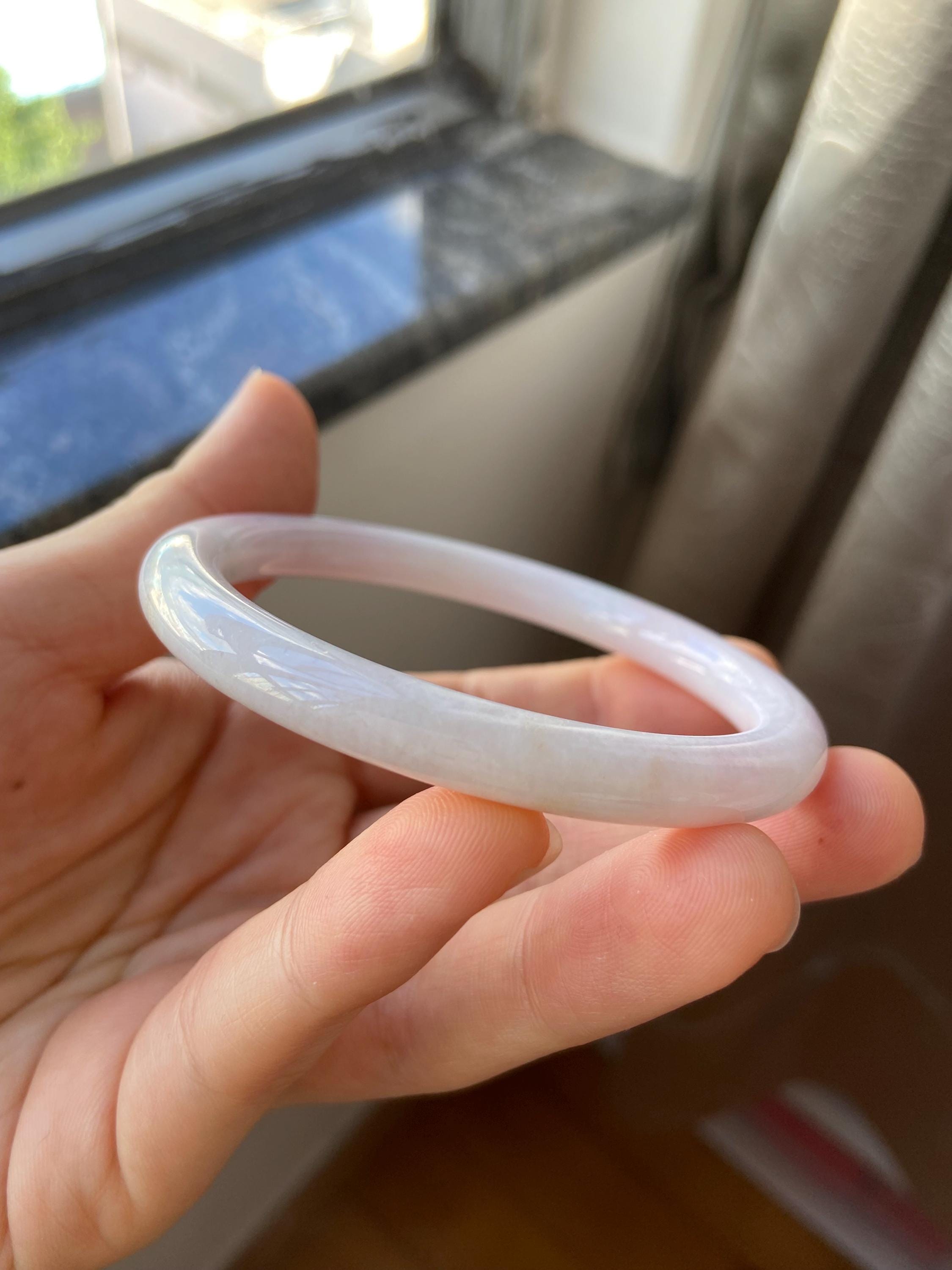 翡翠バングル 57.1 mm (2.25インチ)、ラウンドシェイプ、ライト