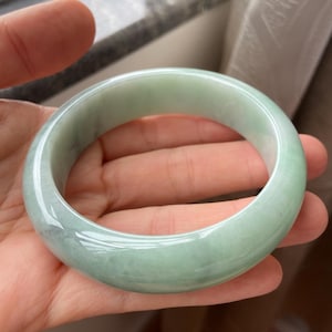 翡翠バングル 59.0 mm (2.32")、ラウンドシェイプ、ライトグリーン、翡翠ブレスレット、認定グレードA翡翠、ミャンマー産ビルマ産宝石、中国製ジュエリー