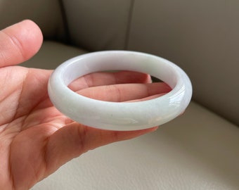 翡翠バングル 60.7 mm (2.39インチ)、ラウンドシェイプ、ライト