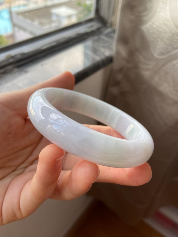 翡翠バングル 60.7 mm (2.39インチ)、ラウンドシェイプ、ライト