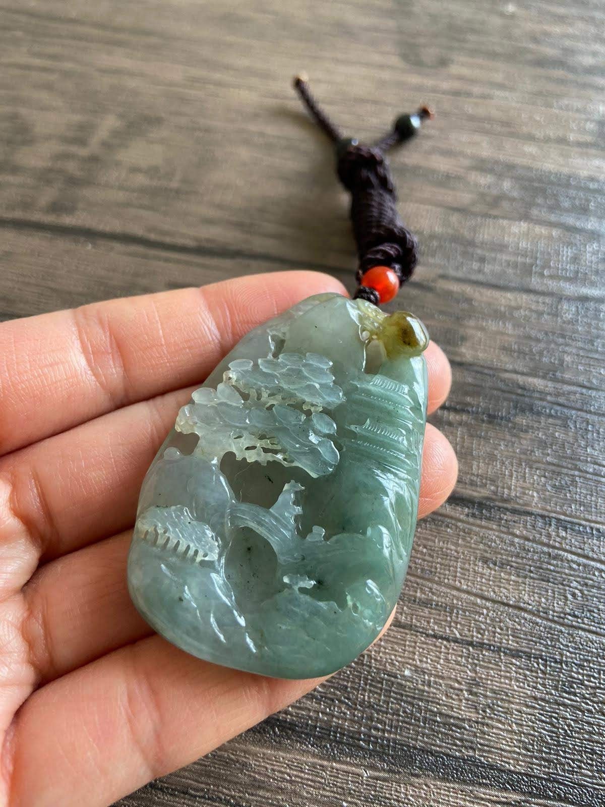 新品　翡翠 彫刻風景 ペンダント ミャンマー産天然翡翠彫刻 品＆ アクセサリー専門店 吉峰堂 kippodo