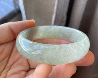 翡翠バングル 56.5 mm (2.22インチ)、ラウンドシェイプ、アイシー