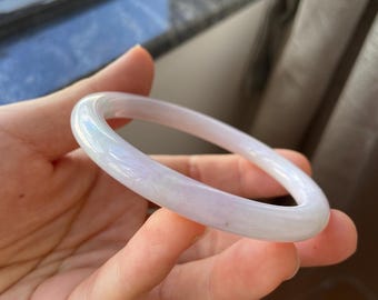 翡翠バングル 57.1 mm (2.25インチ)、ラウンドシェイプ、ライト