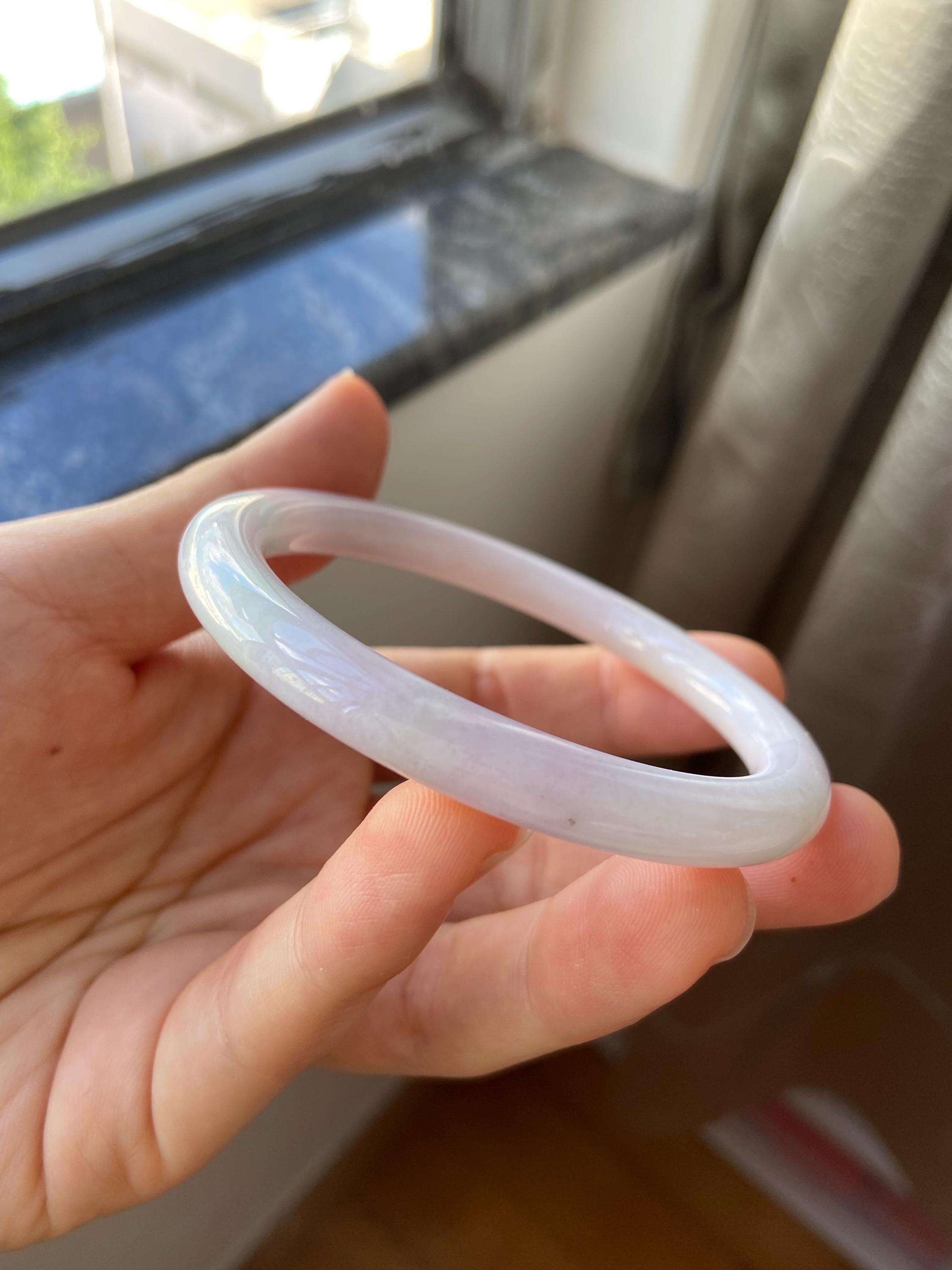 翡翠バングル 57.1 mm (2.25インチ)、ラウンドシェイプ、ライト