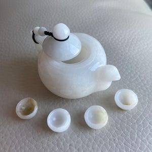 Juego de tetera de jadeíta, antigüedad china tallada a mano, cuenta de jadeíta natural de grado A, estatua decorativa, escultura decorativa para el hogar.