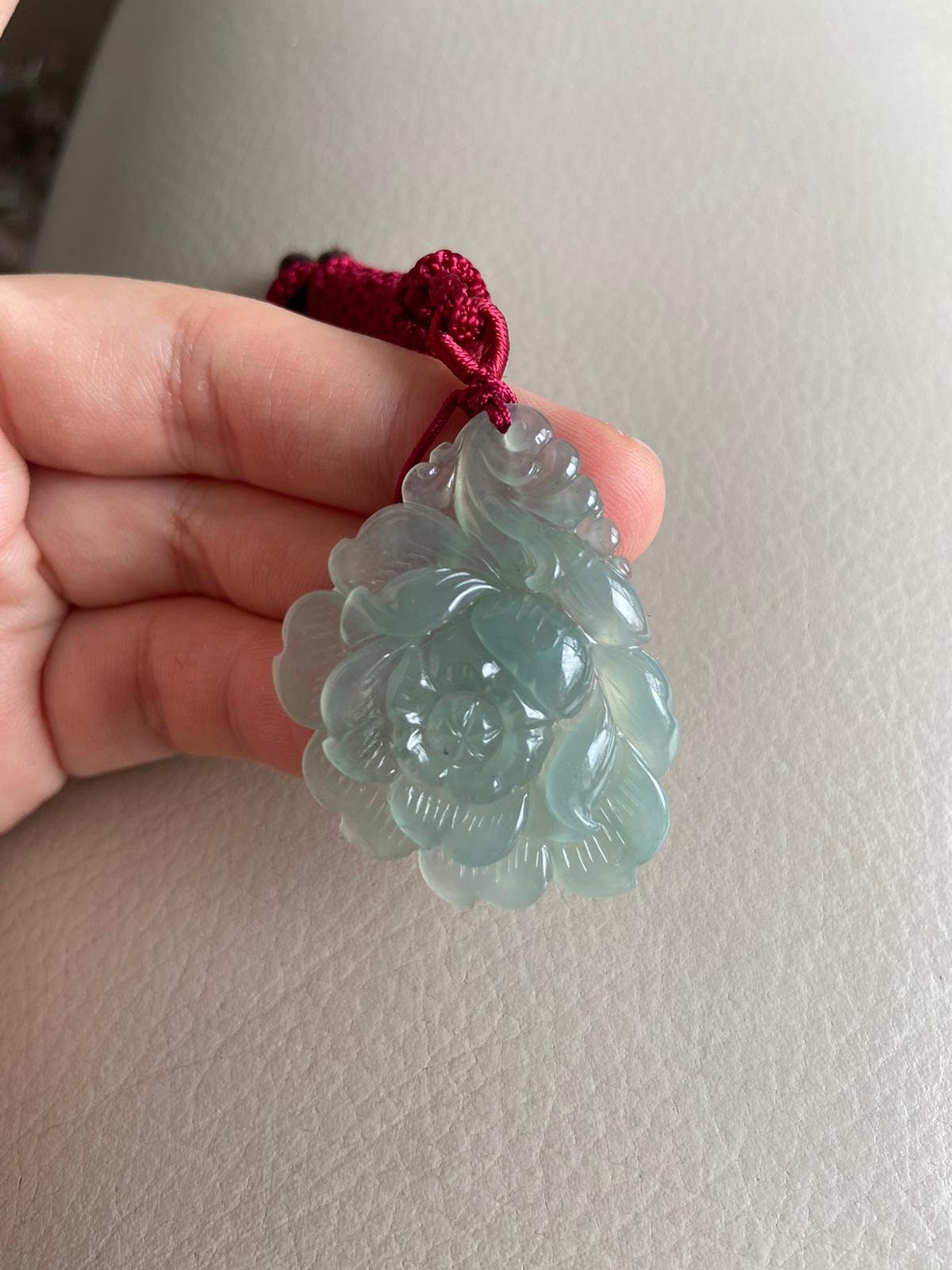 Pendentif En Jadéite Naturelle Verte De Birmanie – Sculpture Phénix & Fleur – 73x50mm – Certifié A – Fait Main – Sans Traitement