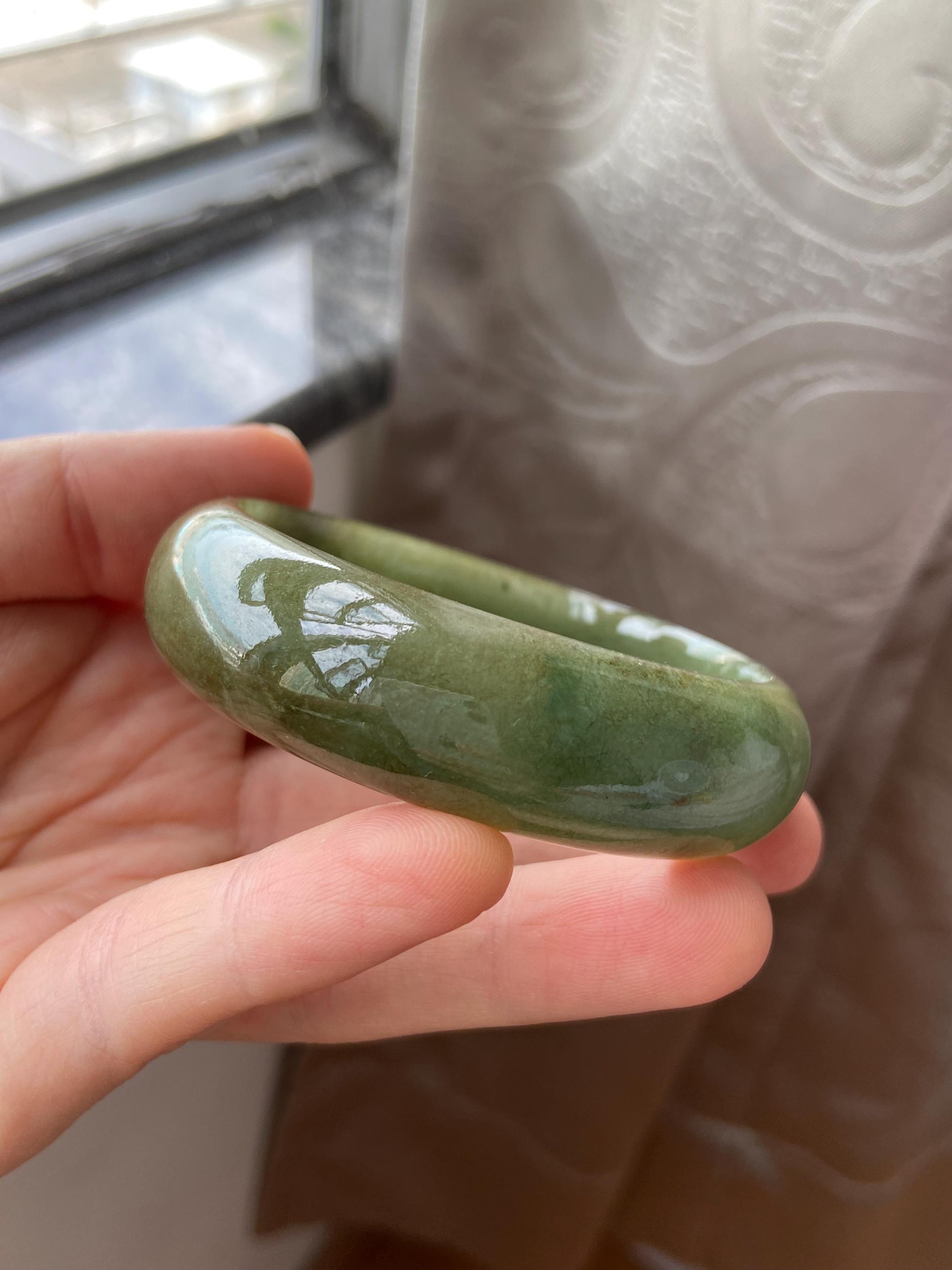 翡翠バングル 57.6 mm (2.27インチ)、ラウンドシェイプ、ライト