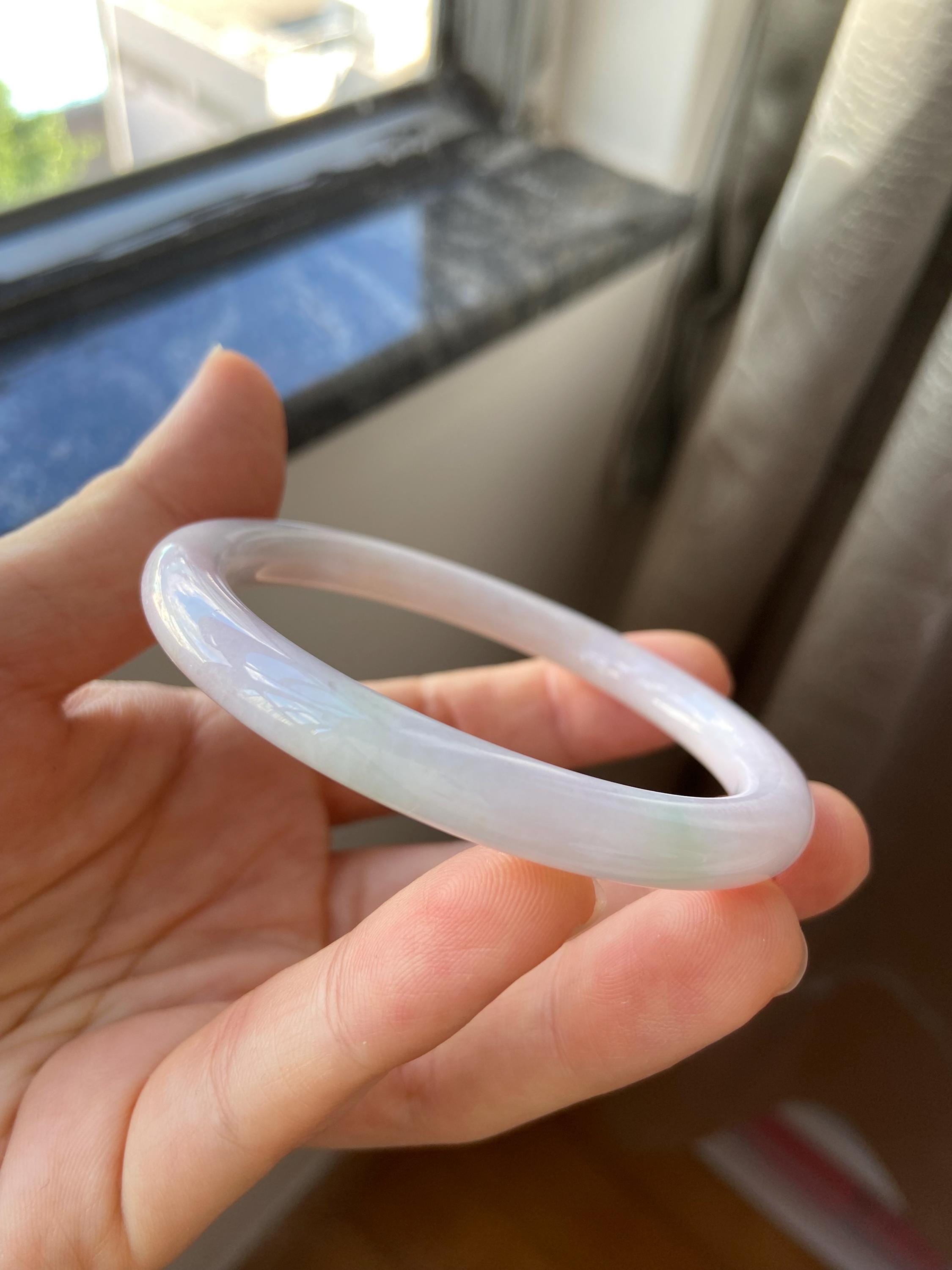 翡翠バングル 57.1 mm (2.25インチ)、ラウンドシェイプ、ライト