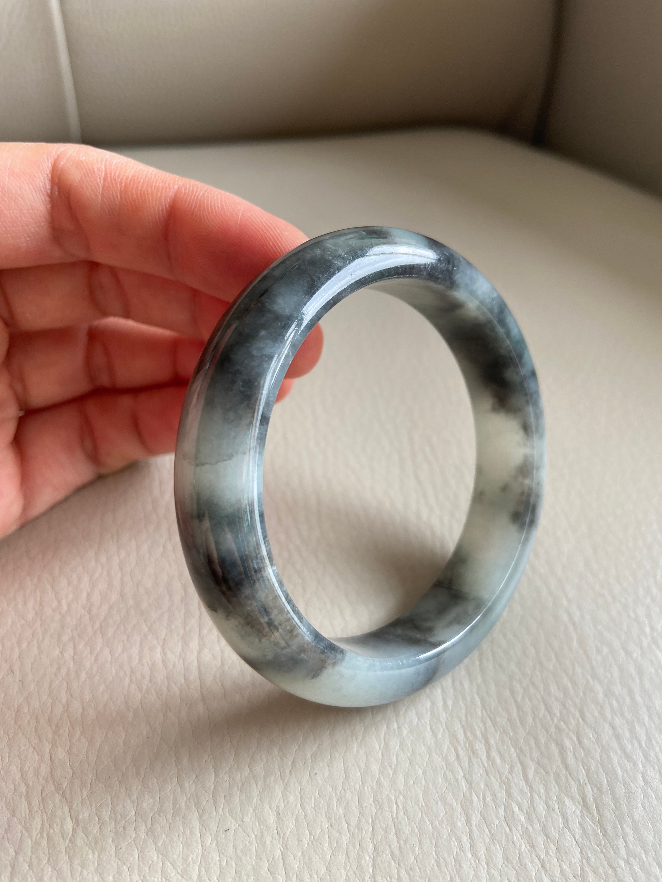 翡翠バングル 56.7 mm (2.23 翡翠バングル 56.7 mm (2.23