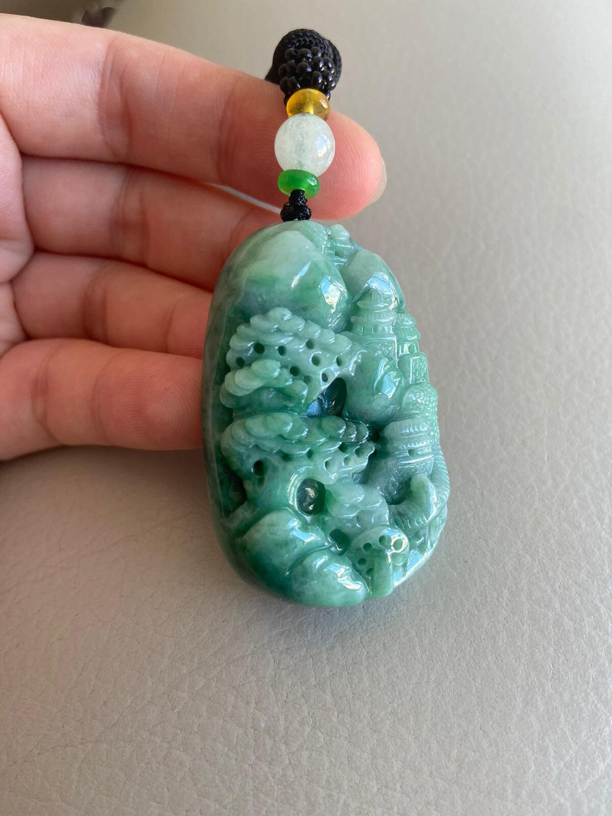 彫刻された風景翡翠ペンダント、中国風の風景、橋山木、天然