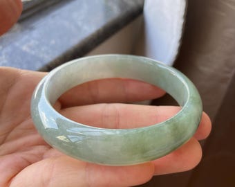 翡翠バングル 57.8 (2.28インチ)、ラウンドシェイプのエメラルド
