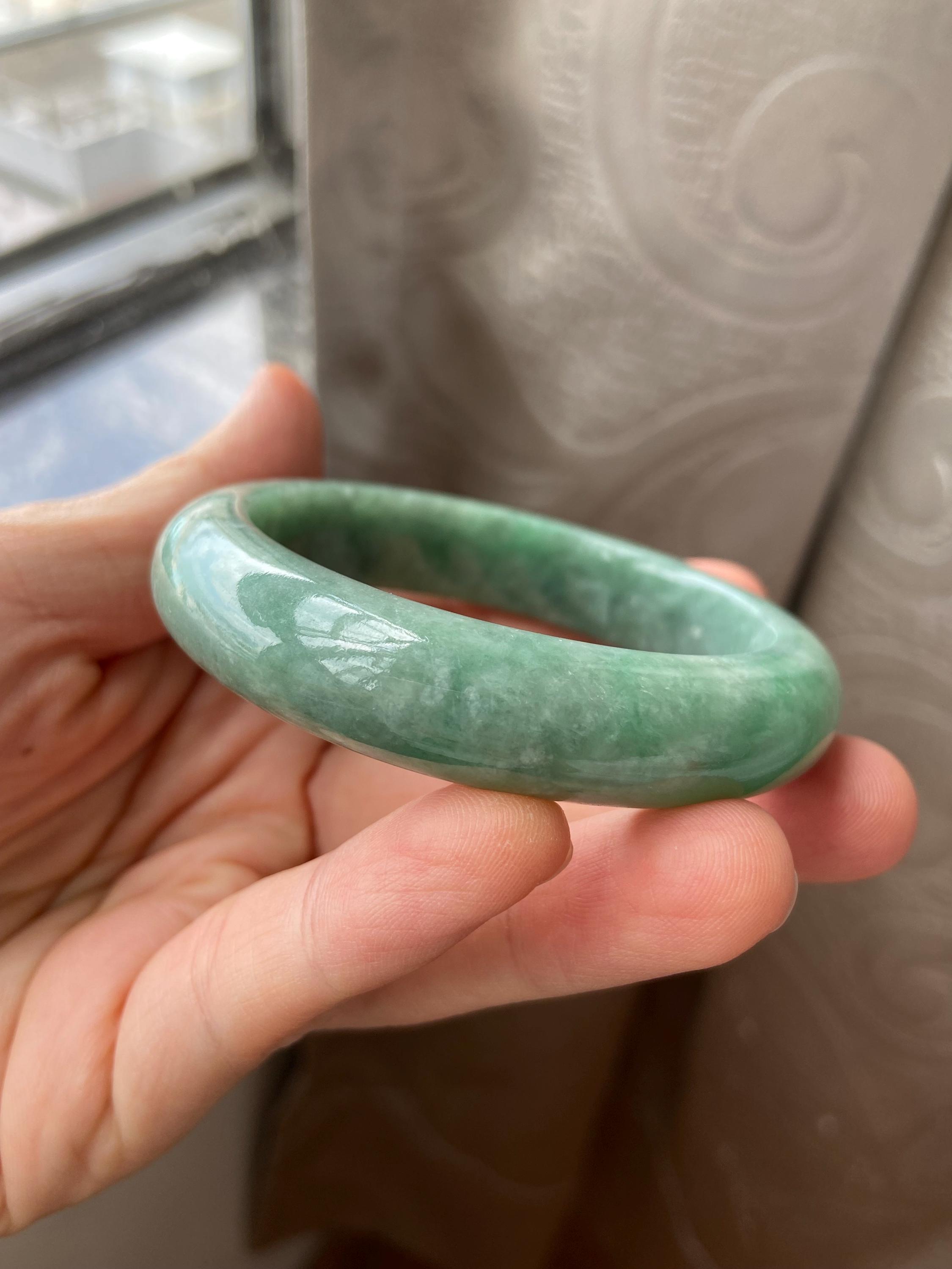 翡翠バングル 54.8 mm (2.16
