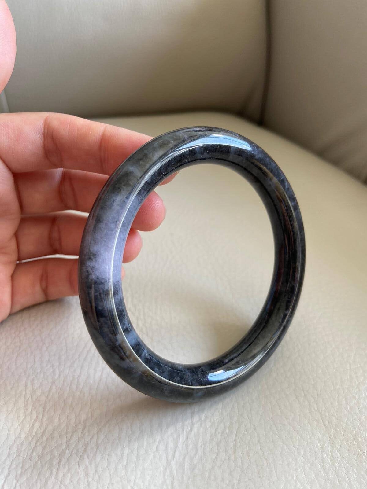 翡翠バングル 66.7 mm (2.63