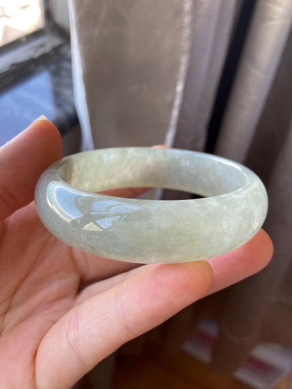 翡翠バングル？ 翡翠バングル