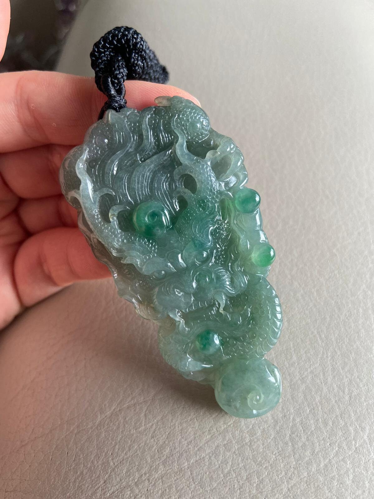 中国龍翡翠ペンダント、ライトグリーン、天然グレードA翡翠、ビルマ