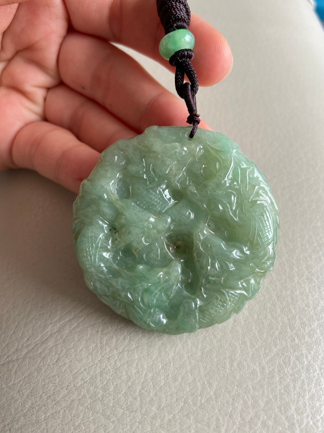 天然Aランク翡翠手作り両面に龍が彫刻されたペンダントAB10112 天然Aランク翡翠手作り両面に龍が彫刻されたペンダントAB10112