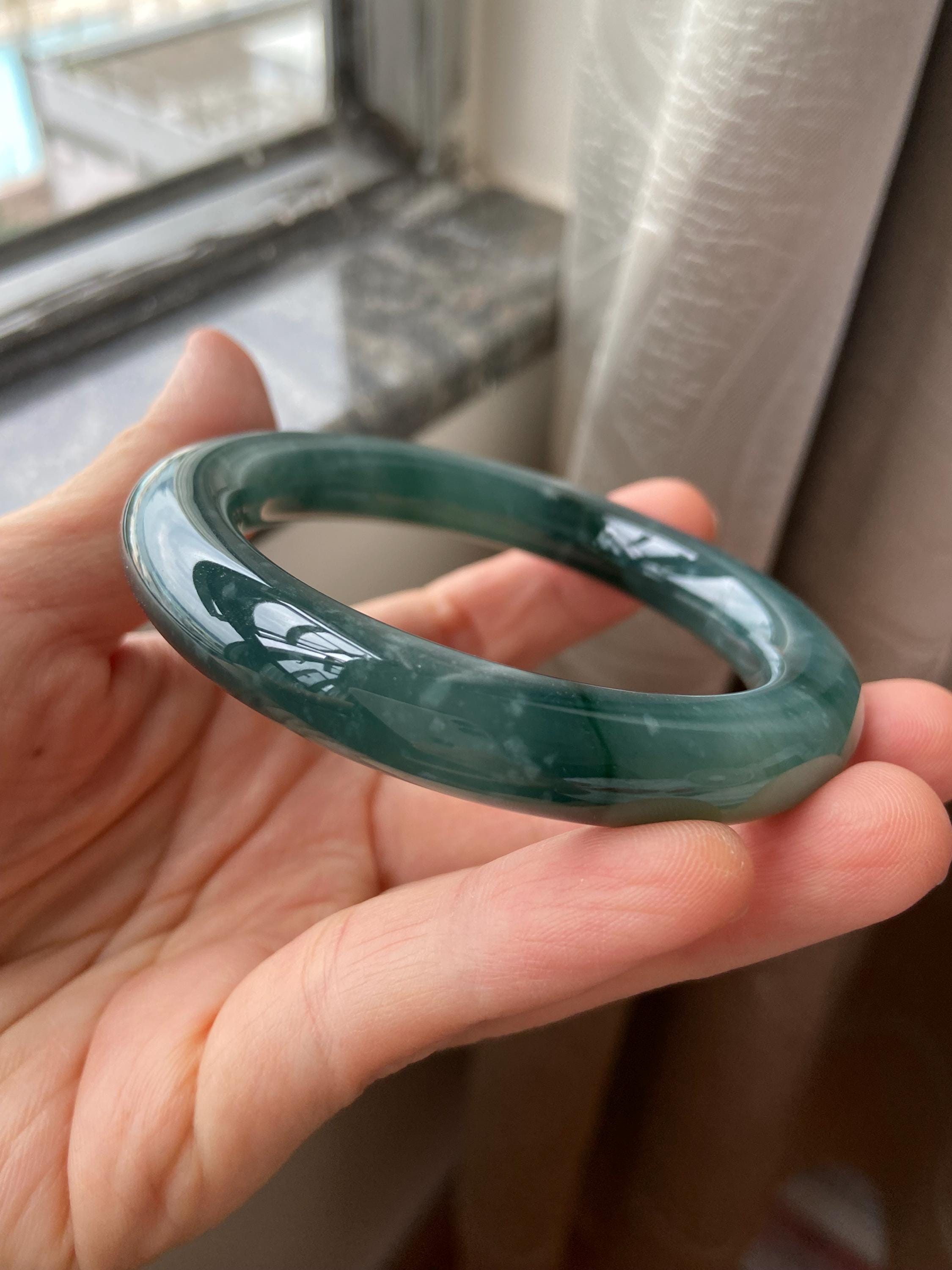 翡翠バングル 56.3 mm (2.22