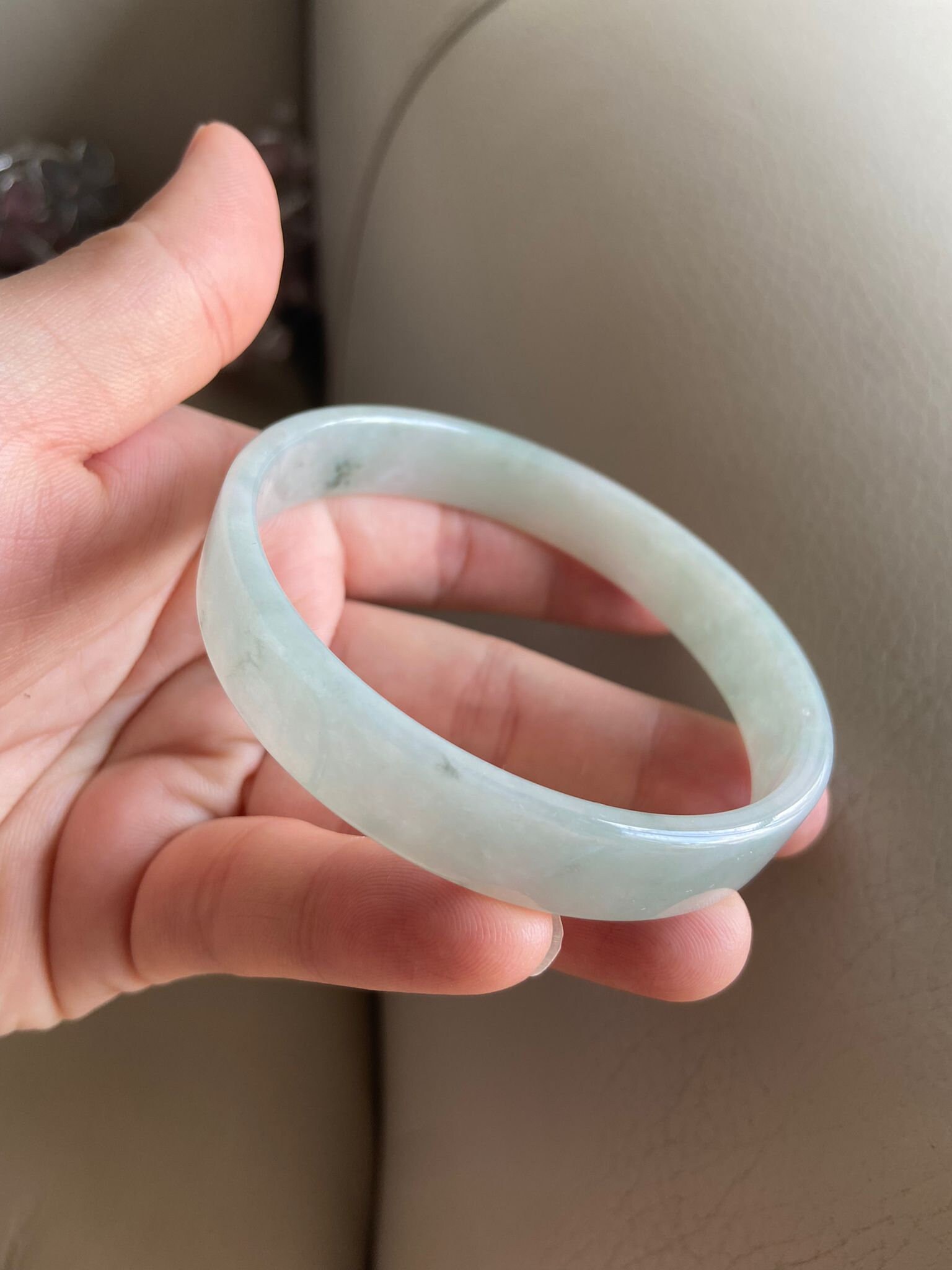 Bracelet jonc en jade véritable vert pâle (D'occasion) à Morges pour