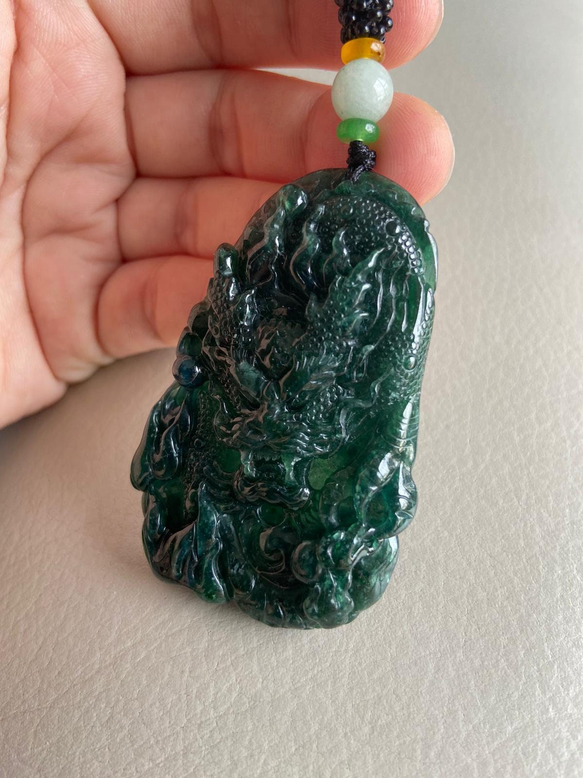 Grado certificato una gru di tartaruga in giadeite verde naturale Yannian ghiacc