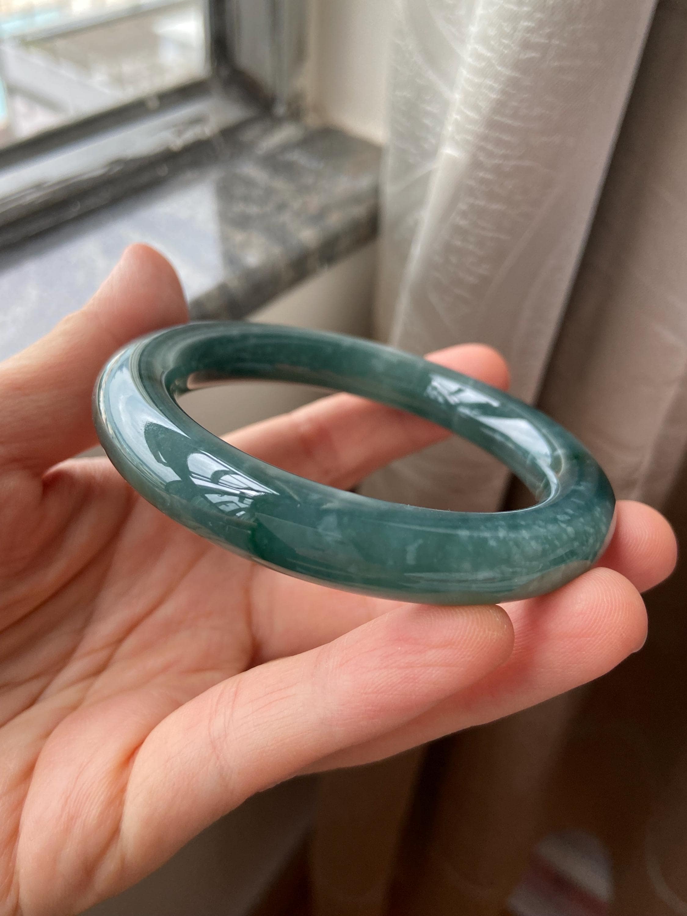 翡翠バングル 56.3 mm (2.22