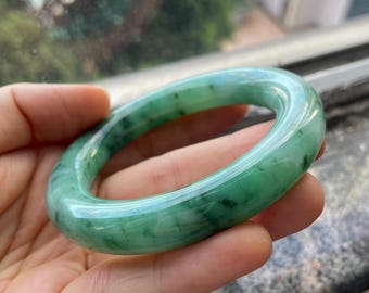 翡翠バングル 54.6 mm (2.15インチ)、ラウンドシェイプ、ライト