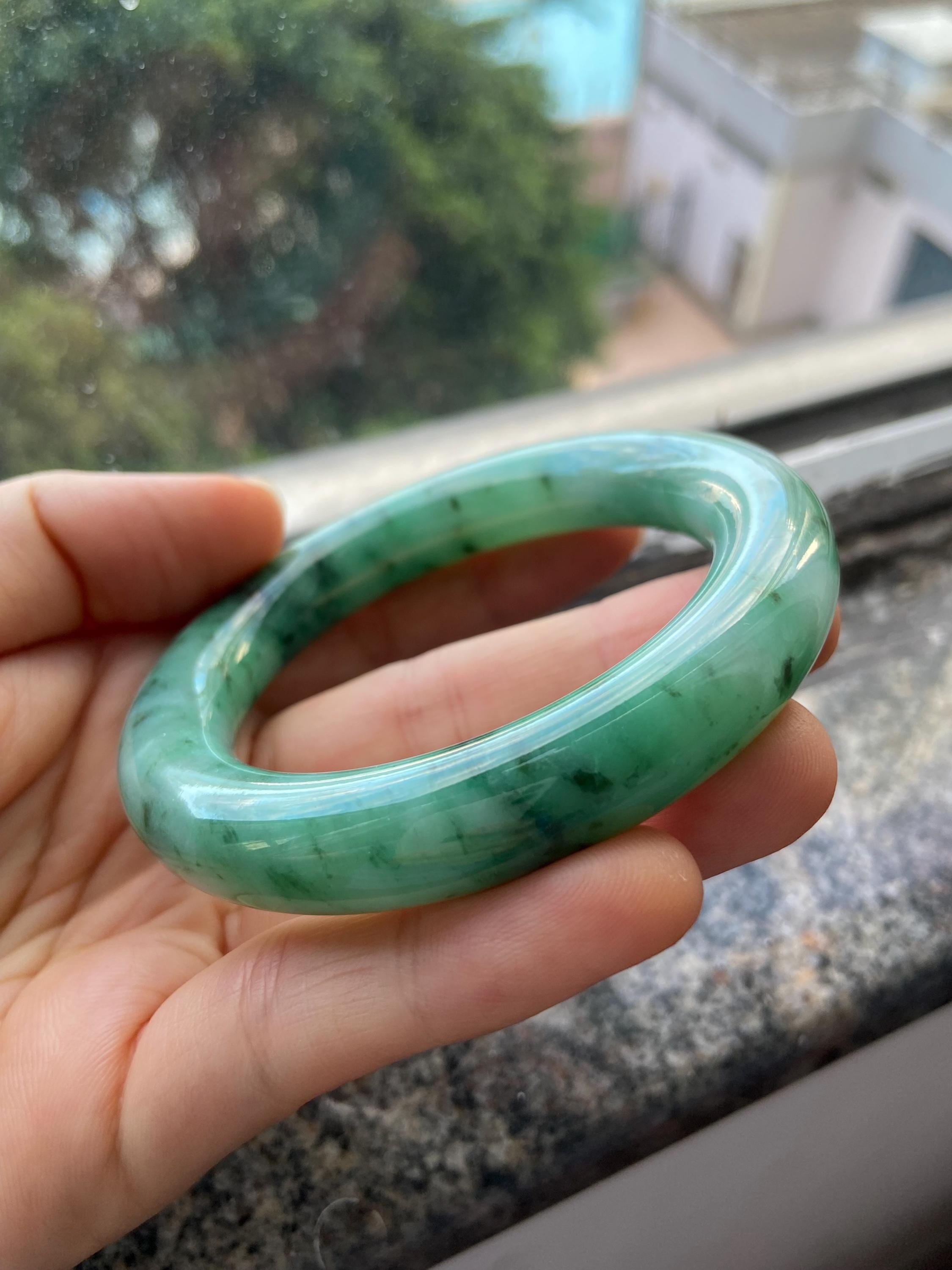 翡翠バングル 54.6 mm (2.15インチ)、ラウンドシェイプ、ライト