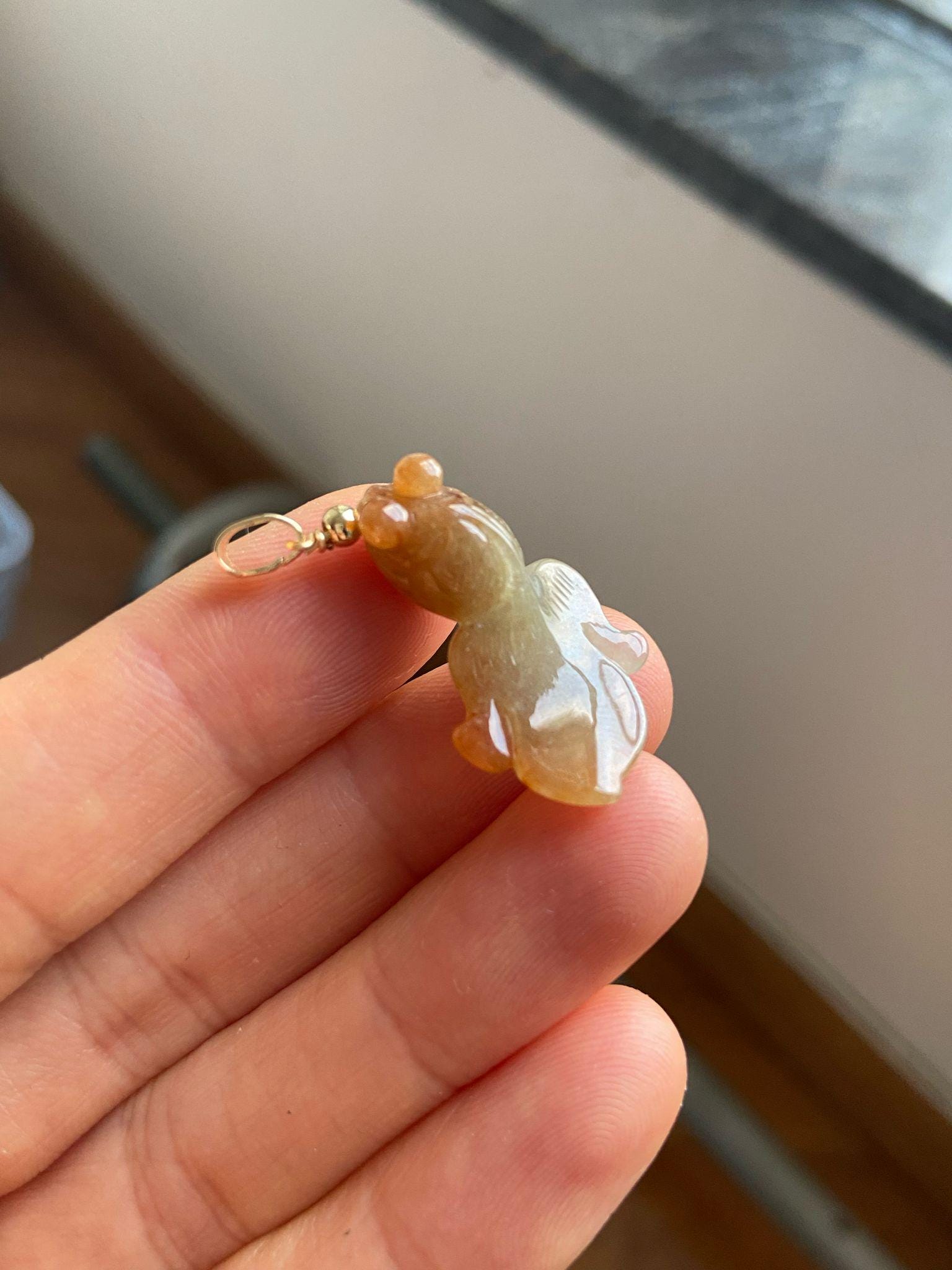 ビルマ産翡翠の魚ペンダント：茶色がかった赤、14金の留め具 - Etsy 日本