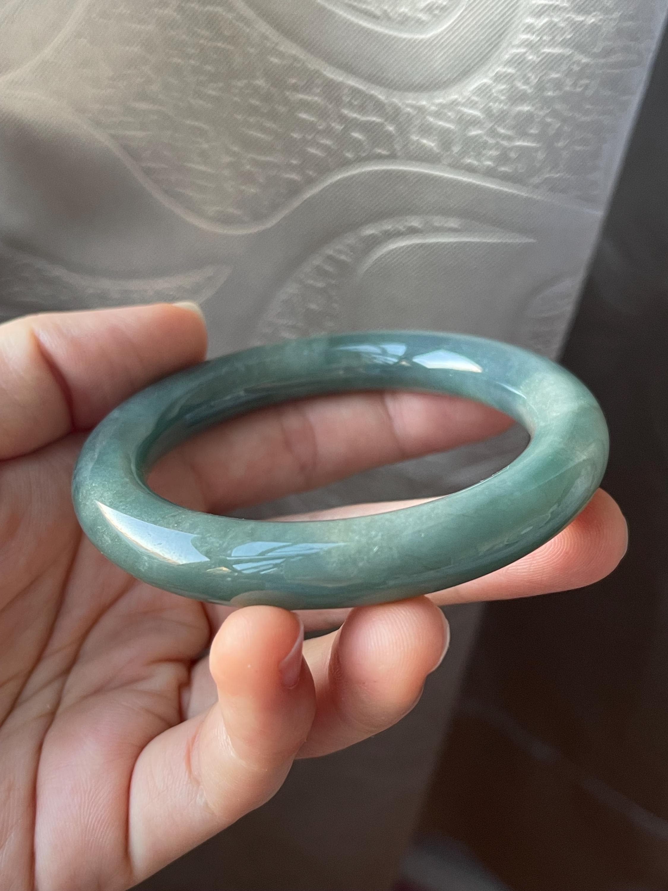 翡翠バングル 56.1 mm (2.21