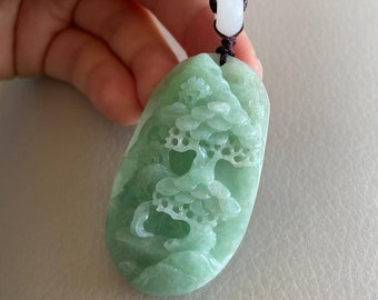 彫刻された風景ジェダイト翡翠ペンダント、ライトグリーン、ブリッジ