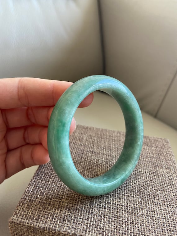 翡翠バングル 54.8 mm (2.16