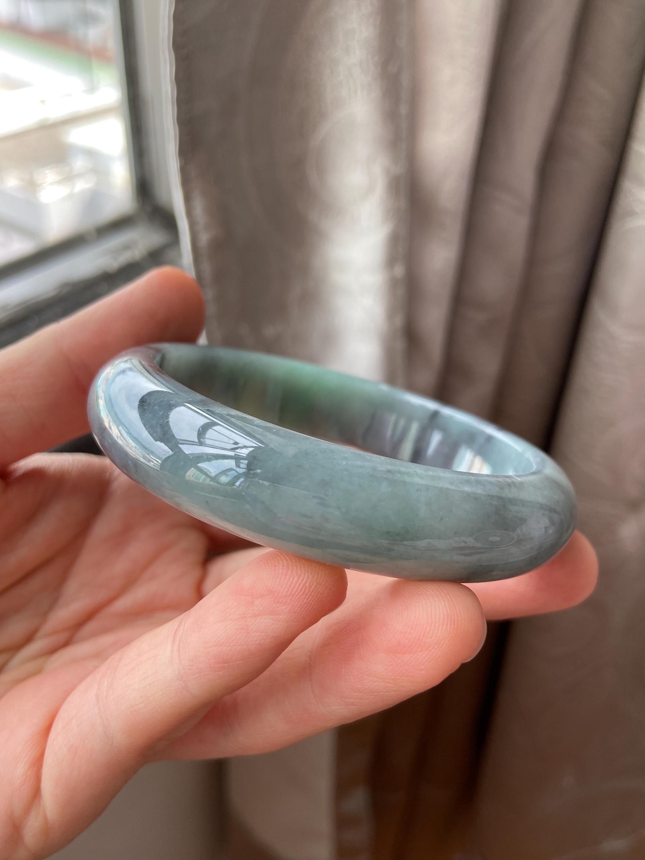 翡翠バングル 60.9 mm (2.40