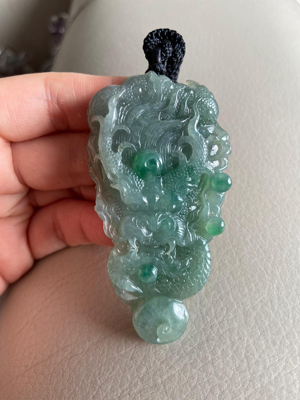 天然Aランク翡翠手作り両面に龍が彫刻されたペンダントAB10112 天然Aランク翡翠手作り両面に龍が彫刻されたペンダントAB10112