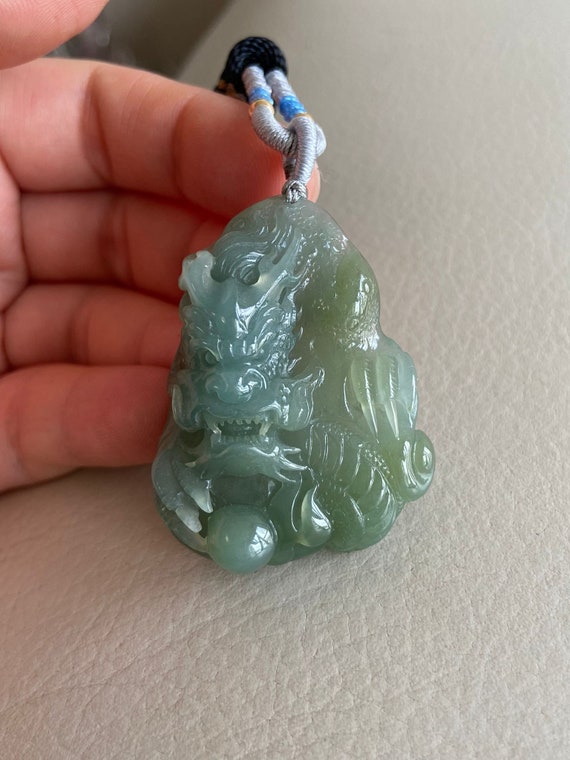 中国龍翡翠ペンダント、ライトグリーン、天然グレードA翡翠