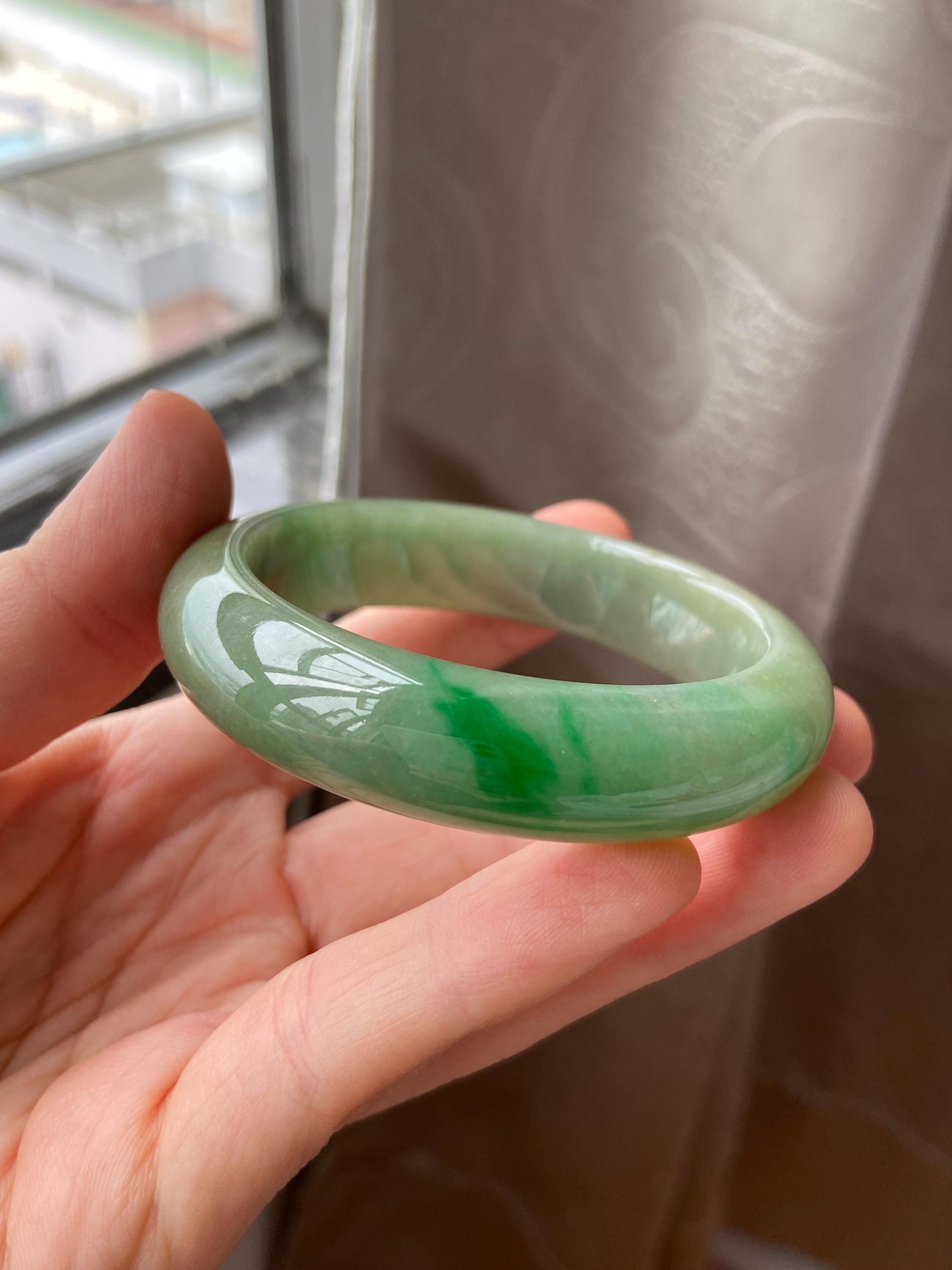 翡翠バングル 53.4 mm (2.10