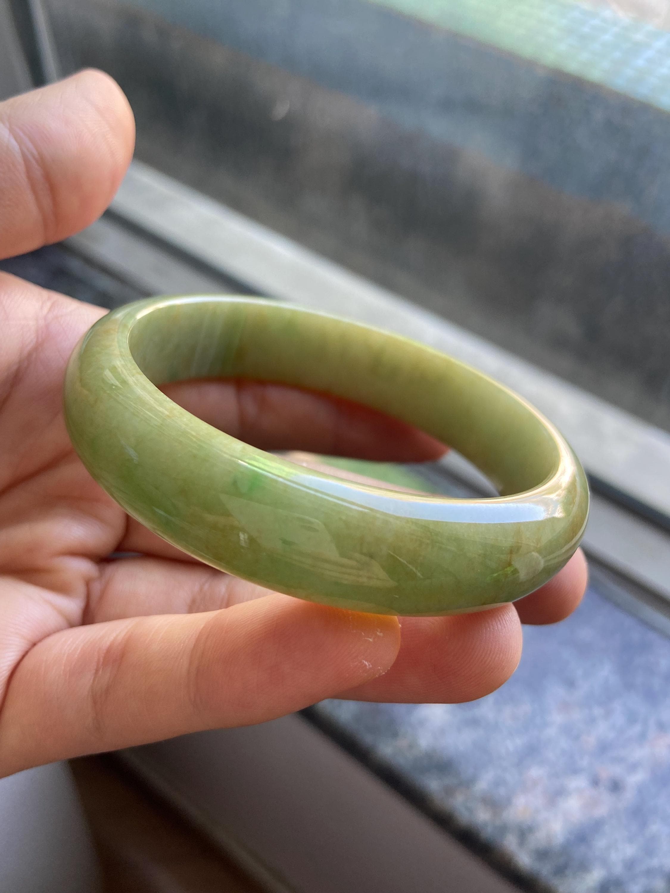 翡翠バングル 58.7 mm (2.31