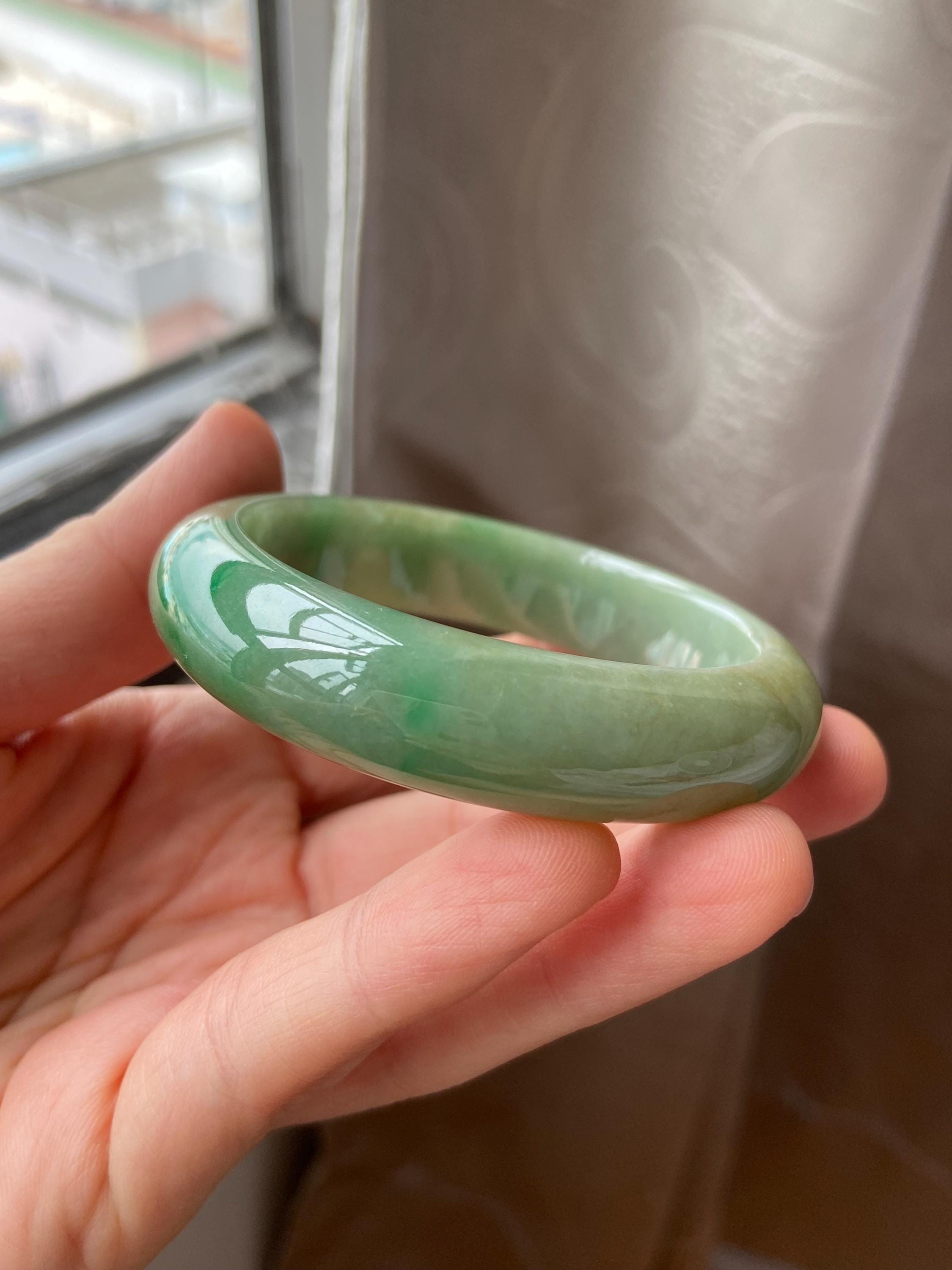 翡翠バングル 53.4 mm (2.10